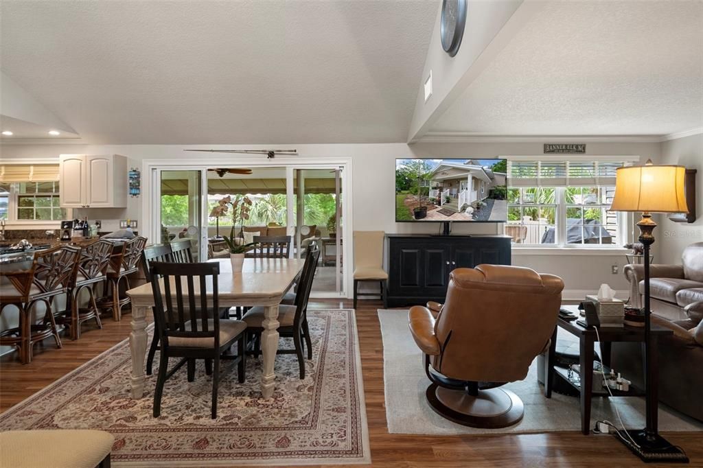 Active With Contract: $355,500 (3 beds, 2 baths, 1794 Square Feet)