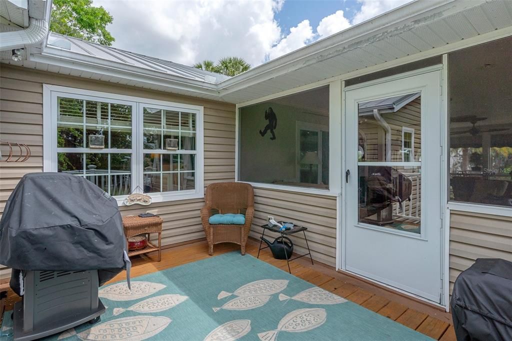 Active With Contract: $355,500 (3 beds, 2 baths, 1794 Square Feet)