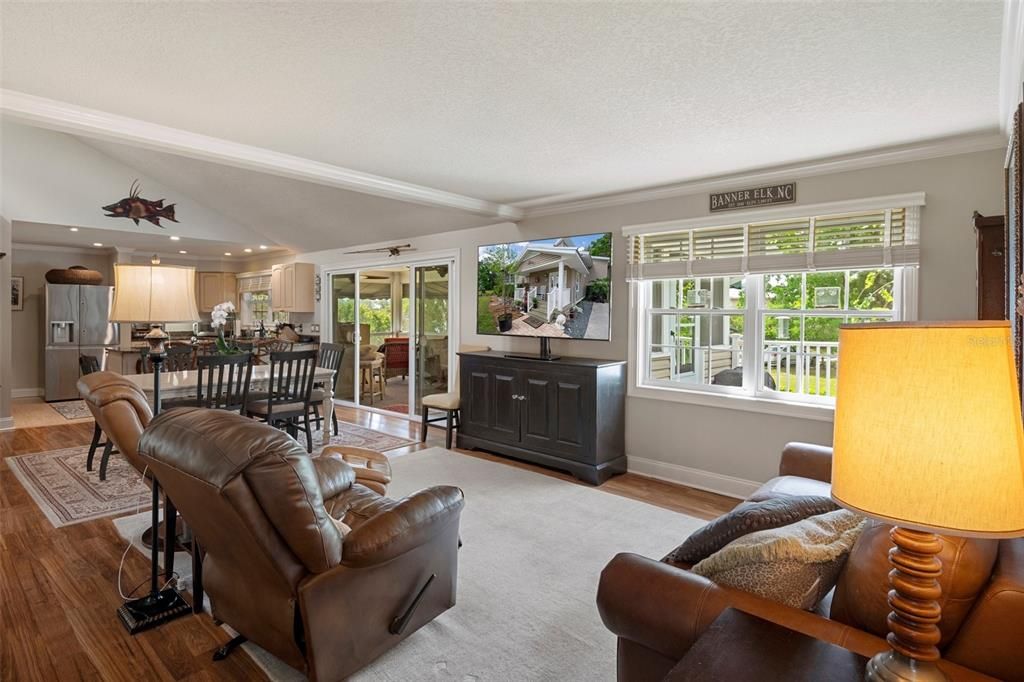 Active With Contract: $355,500 (3 beds, 2 baths, 1794 Square Feet)