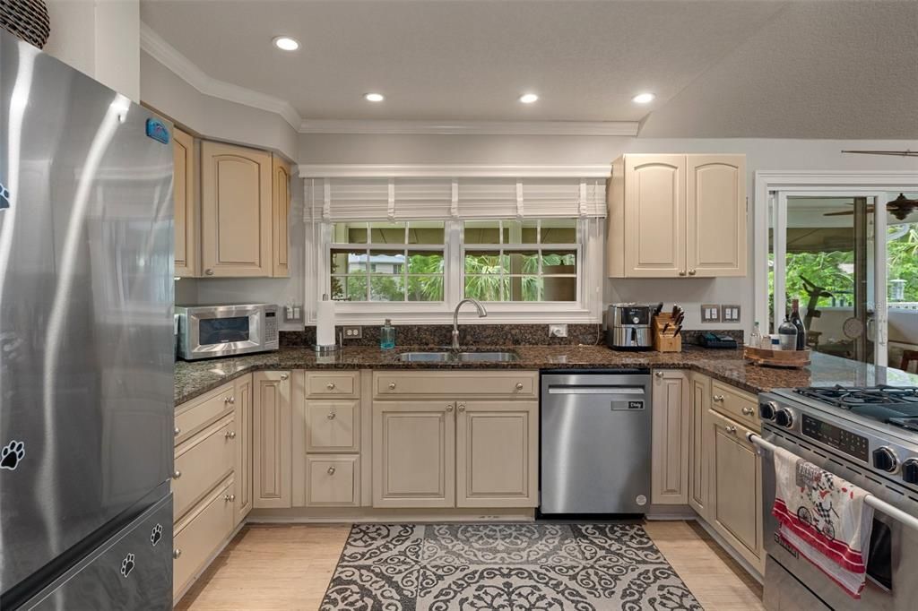 Active With Contract: $355,500 (3 beds, 2 baths, 1794 Square Feet)