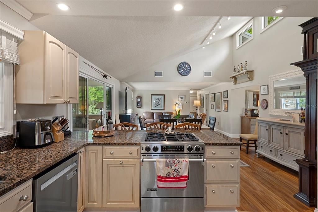 Active With Contract: $355,500 (3 beds, 2 baths, 1794 Square Feet)