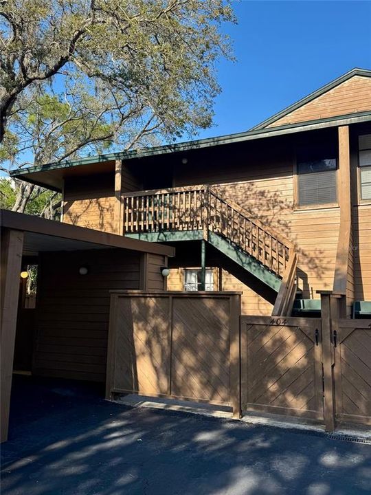 Active With Contract: $204,999 (2 beds, 2 baths, 1050 Square Feet)