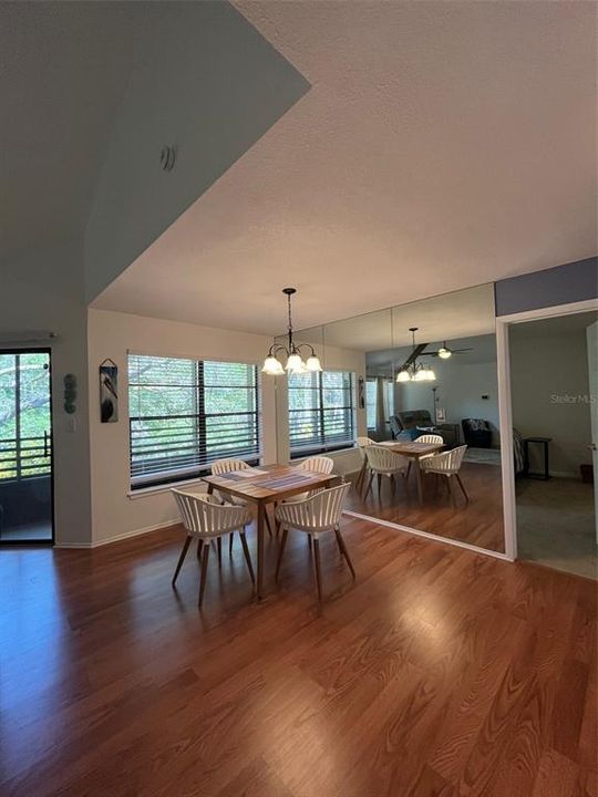 Active With Contract: $204,999 (2 beds, 2 baths, 1050 Square Feet)