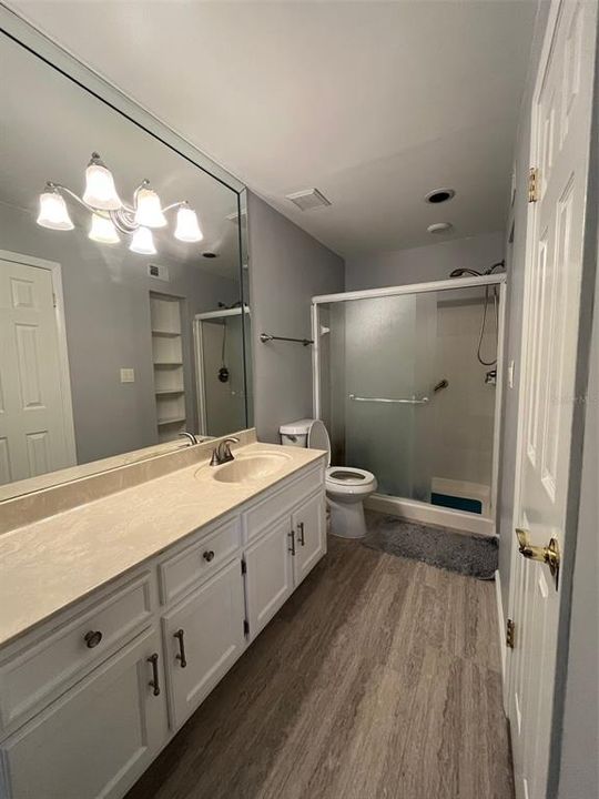 Active With Contract: $204,999 (2 beds, 2 baths, 1050 Square Feet)