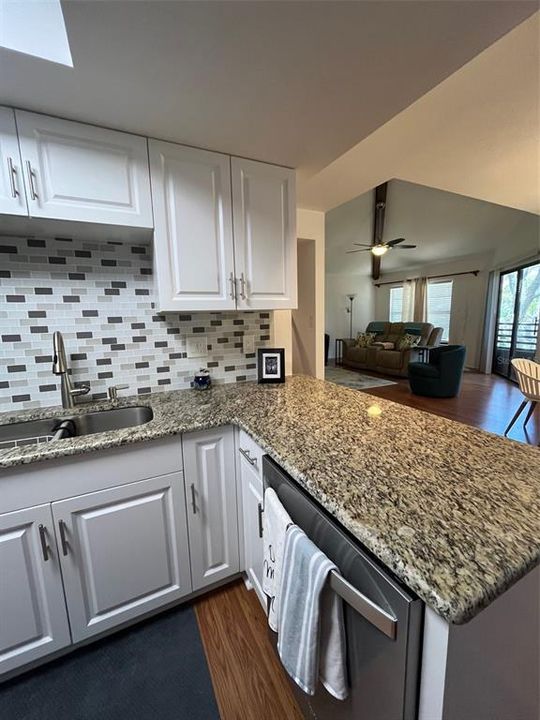 Active With Contract: $204,999 (2 beds, 2 baths, 1050 Square Feet)