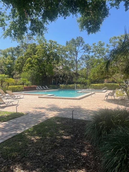 Active With Contract: $204,999 (2 beds, 2 baths, 1050 Square Feet)