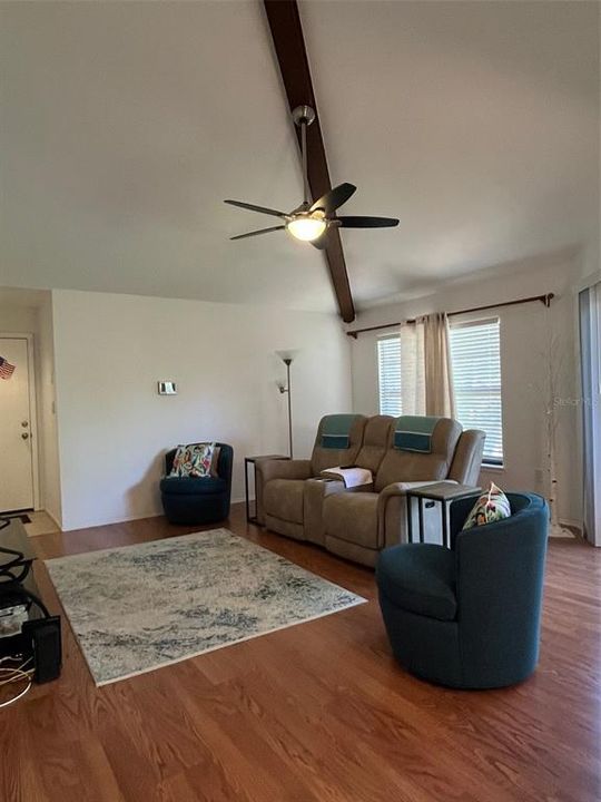 Active With Contract: $204,999 (2 beds, 2 baths, 1050 Square Feet)