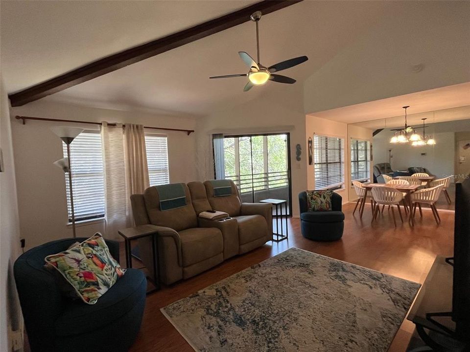 Active With Contract: $204,999 (2 beds, 2 baths, 1050 Square Feet)