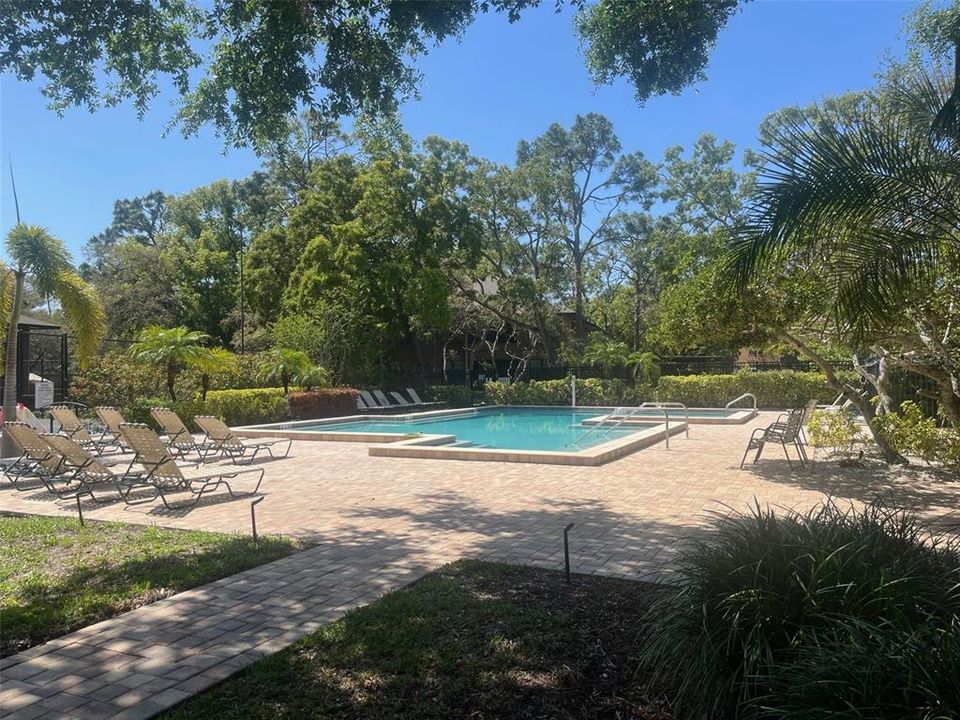 Active With Contract: $204,999 (2 beds, 2 baths, 1050 Square Feet)