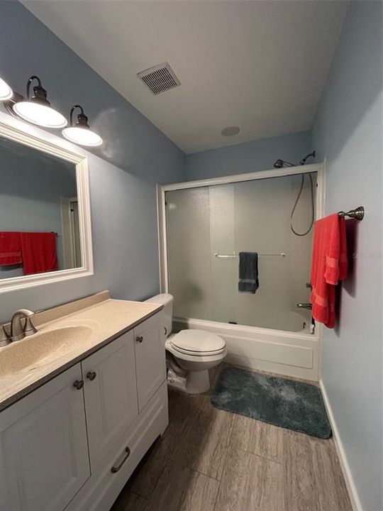 Active With Contract: $204,999 (2 beds, 2 baths, 1050 Square Feet)