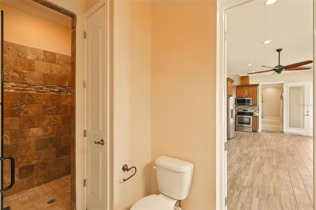 На продажу: $825,000 (4 спален, 3 ванн, 4356 Квадратных фут)