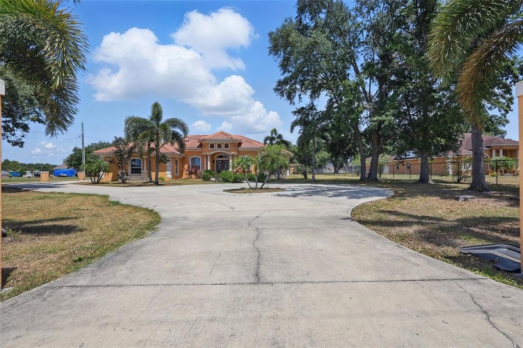 На продажу: $825,000 (4 спален, 3 ванн, 4356 Квадратных фут)