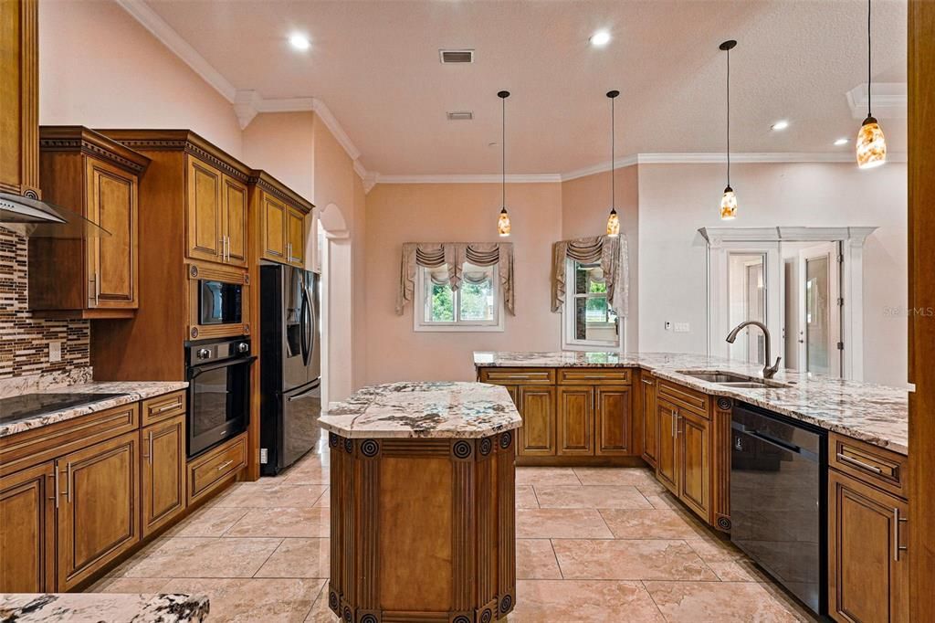 На продажу: $825,000 (4 спален, 3 ванн, 4356 Квадратных фут)