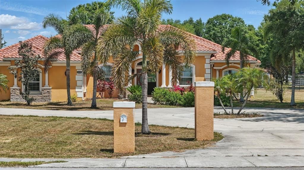 На продажу: $825,000 (4 спален, 3 ванн, 4356 Квадратных фут)