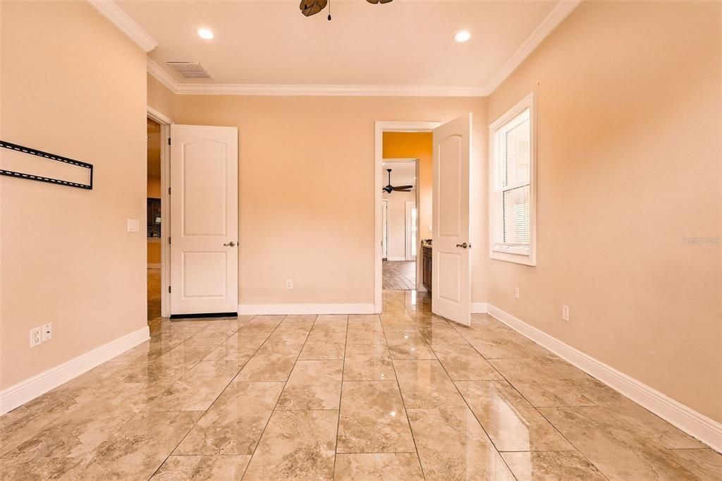 На продажу: $825,000 (4 спален, 3 ванн, 4356 Квадратных фут)