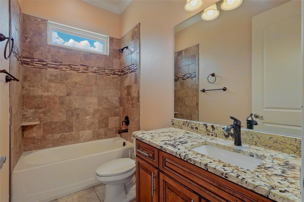 На продажу: $825,000 (4 спален, 3 ванн, 4356 Квадратных фут)