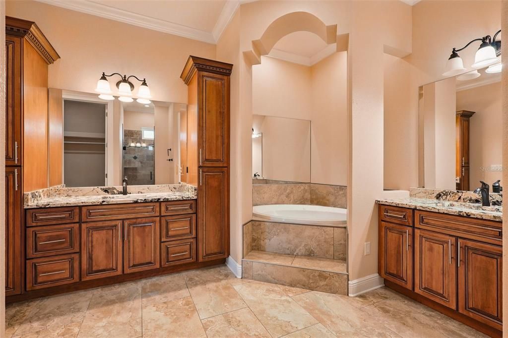 На продажу: $825,000 (4 спален, 3 ванн, 4356 Квадратных фут)