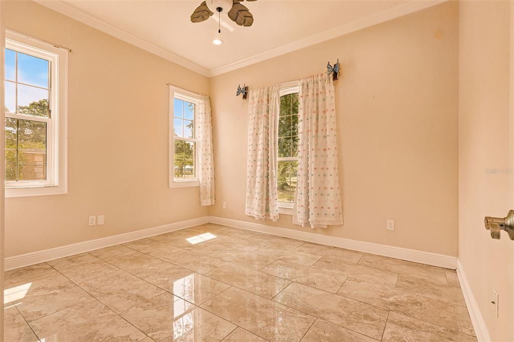 На продажу: $825,000 (4 спален, 3 ванн, 4356 Квадратных фут)