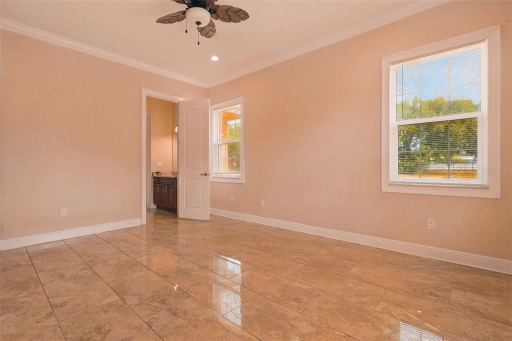 На продажу: $825,000 (4 спален, 3 ванн, 4356 Квадратных фут)