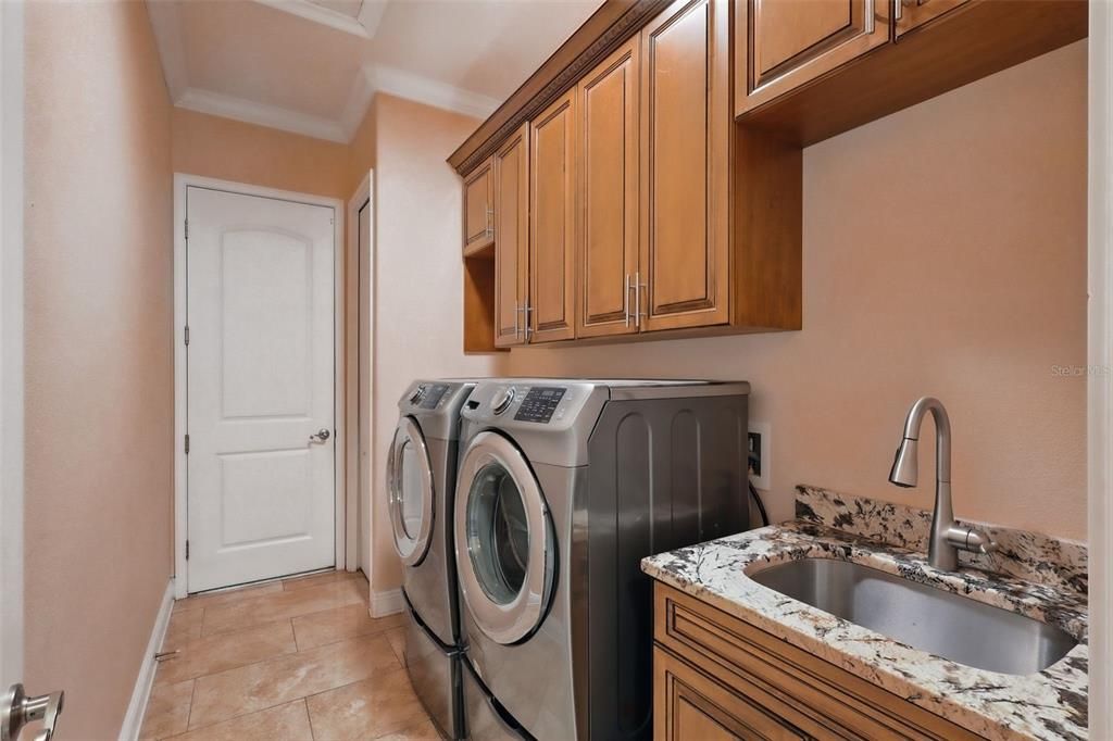 На продажу: $825,000 (4 спален, 3 ванн, 4356 Квадратных фут)