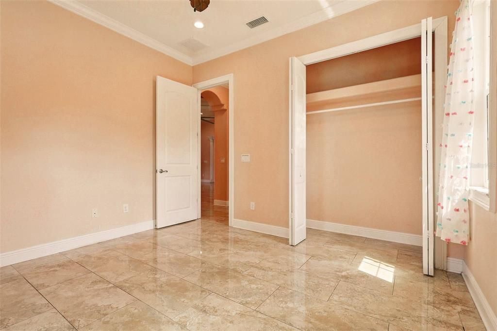 На продажу: $825,000 (4 спален, 3 ванн, 4356 Квадратных фут)