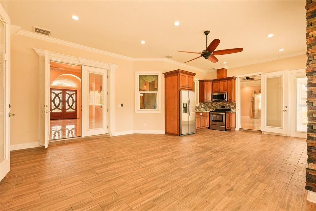 На продажу: $825,000 (4 спален, 3 ванн, 4356 Квадратных фут)