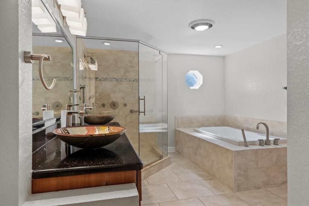 Под контрактом: $1,450,000 (5 спален, 2 ванн, 3082 Квадратных фут)