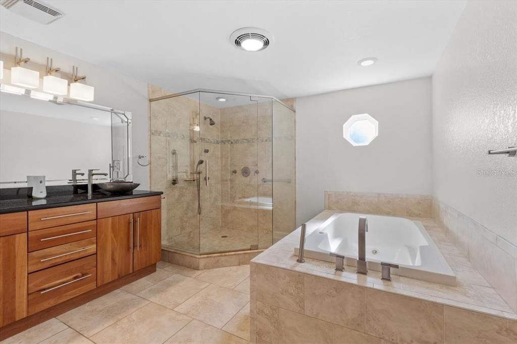 Под контрактом: $1,450,000 (5 спален, 2 ванн, 3082 Квадратных фут)