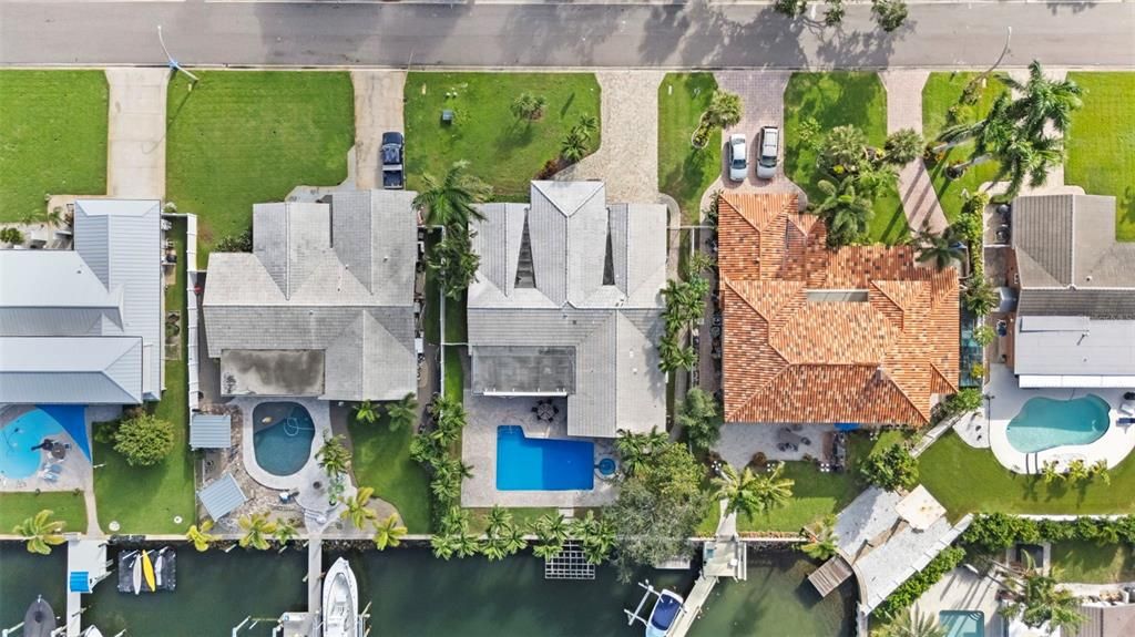 Под контрактом: $1,450,000 (5 спален, 2 ванн, 3082 Квадратных фут)