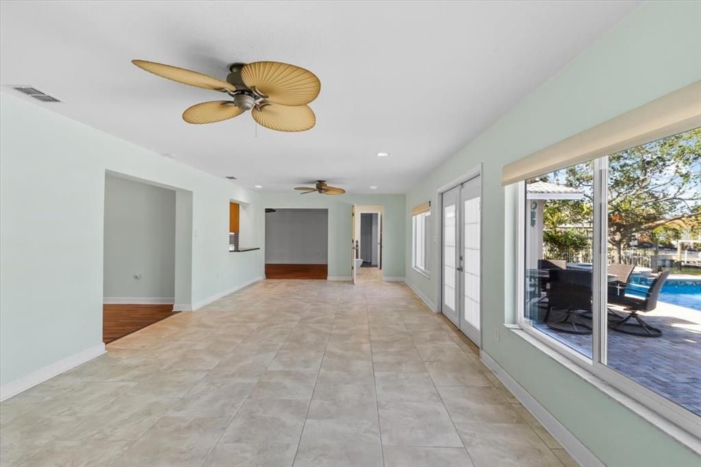 Под контрактом: $1,450,000 (5 спален, 2 ванн, 3082 Квадратных фут)