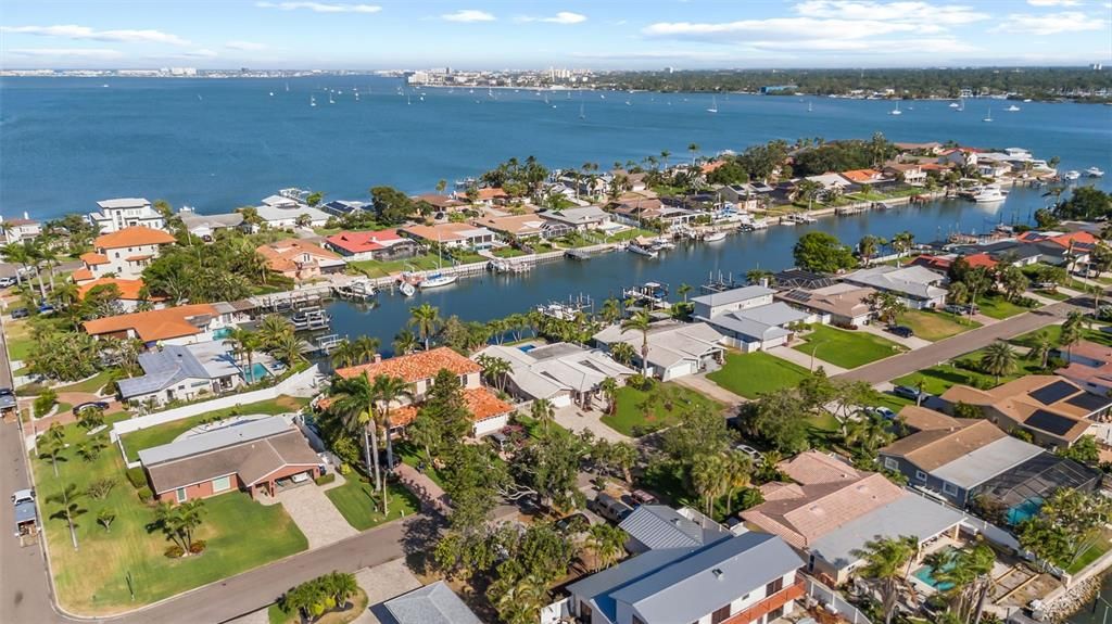 Под контрактом: $1,450,000 (5 спален, 2 ванн, 3082 Квадратных фут)