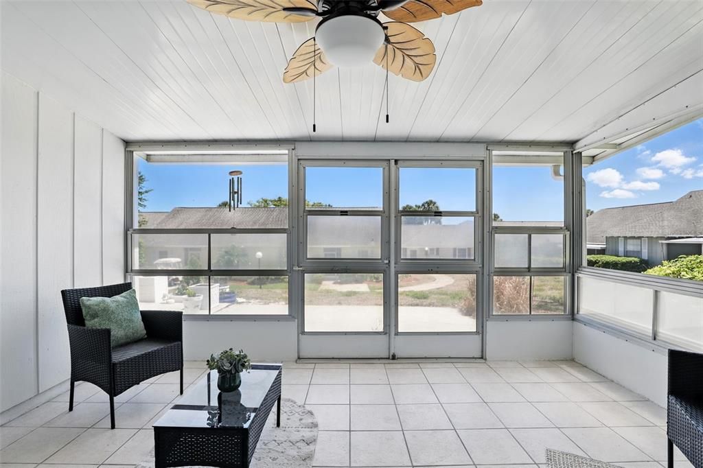 На продажу: $224,500 (2 спален, 2 ванн, 965 Квадратных фут)