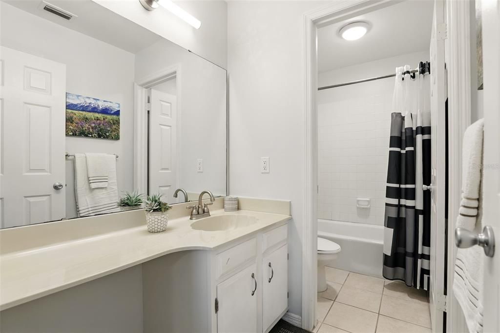 На продажу: $224,500 (2 спален, 2 ванн, 965 Квадратных фут)