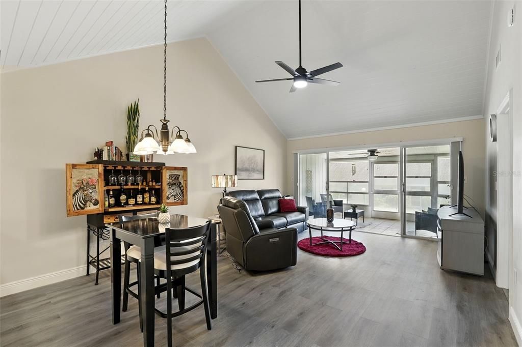 На продажу: $224,500 (2 спален, 2 ванн, 965 Квадратных фут)