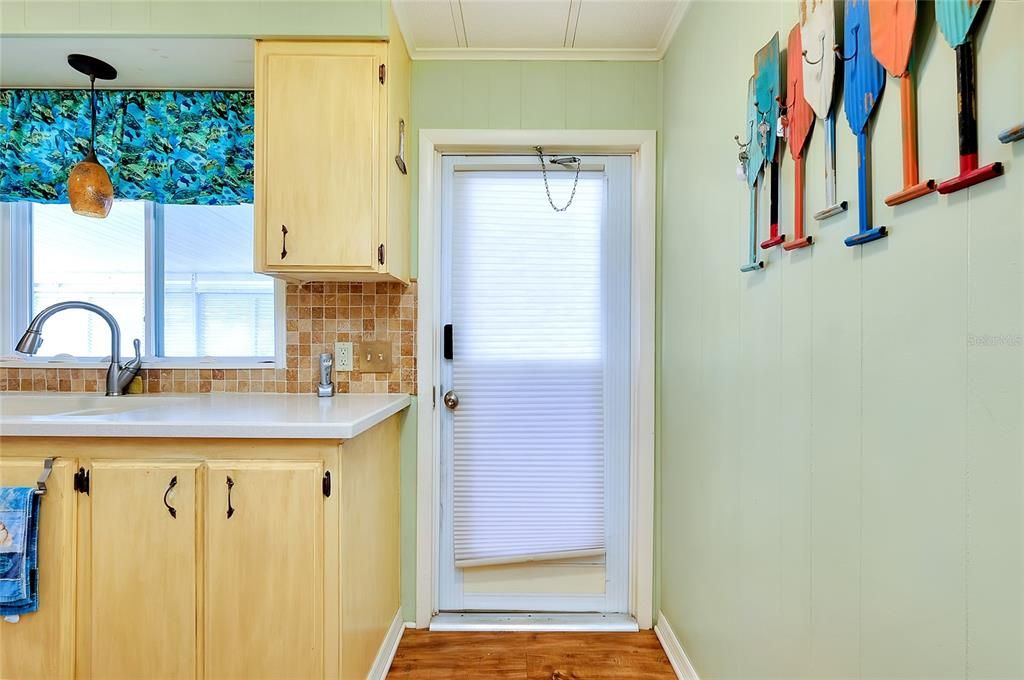 合同活跃: $158,000 (2 贝兹, 2 浴室, 960 平方英尺)