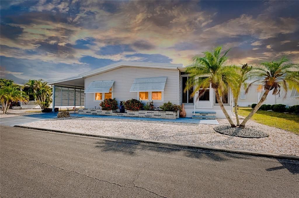 合同活跃: $158,000 (2 贝兹, 2 浴室, 960 平方英尺)