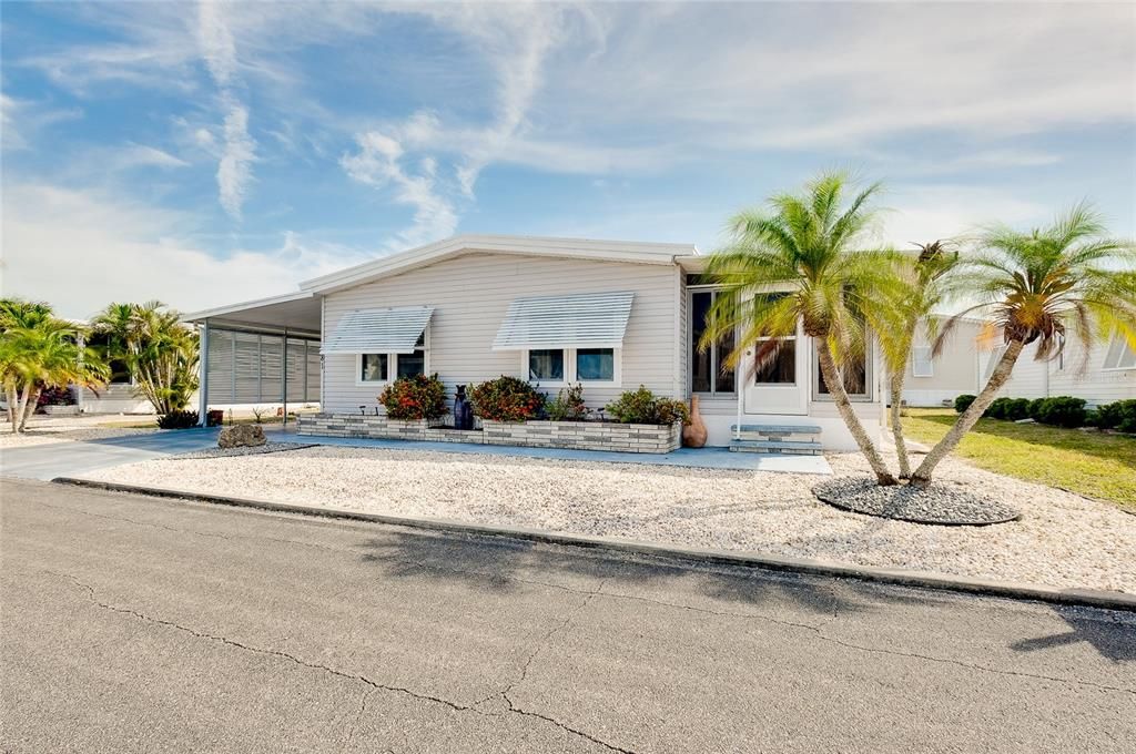 合同活跃: $158,000 (2 贝兹, 2 浴室, 960 平方英尺)