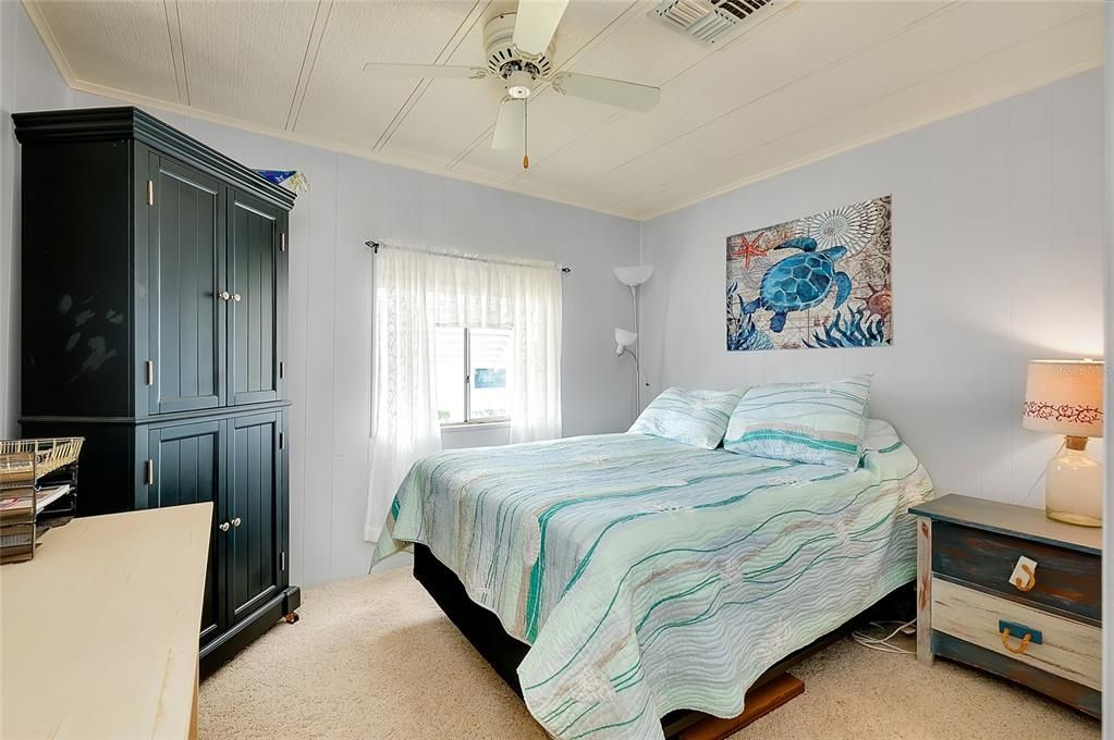 合同活跃: $158,000 (2 贝兹, 2 浴室, 960 平方英尺)