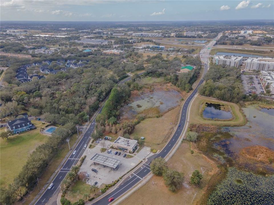 待售: $750,000 (2.11 acres)