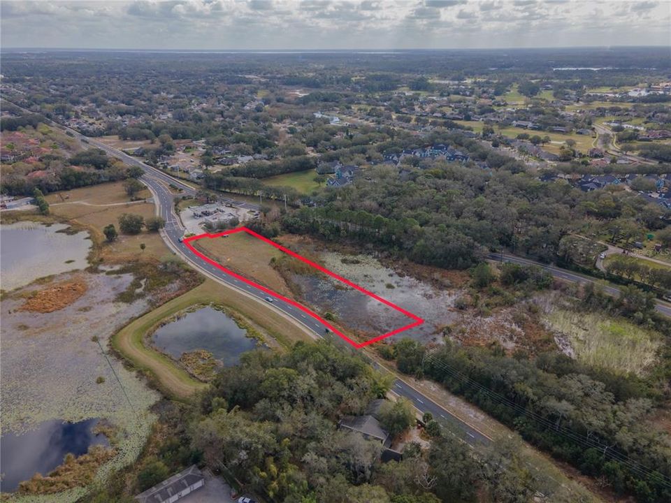 待售: $750,000 (2.11 acres)