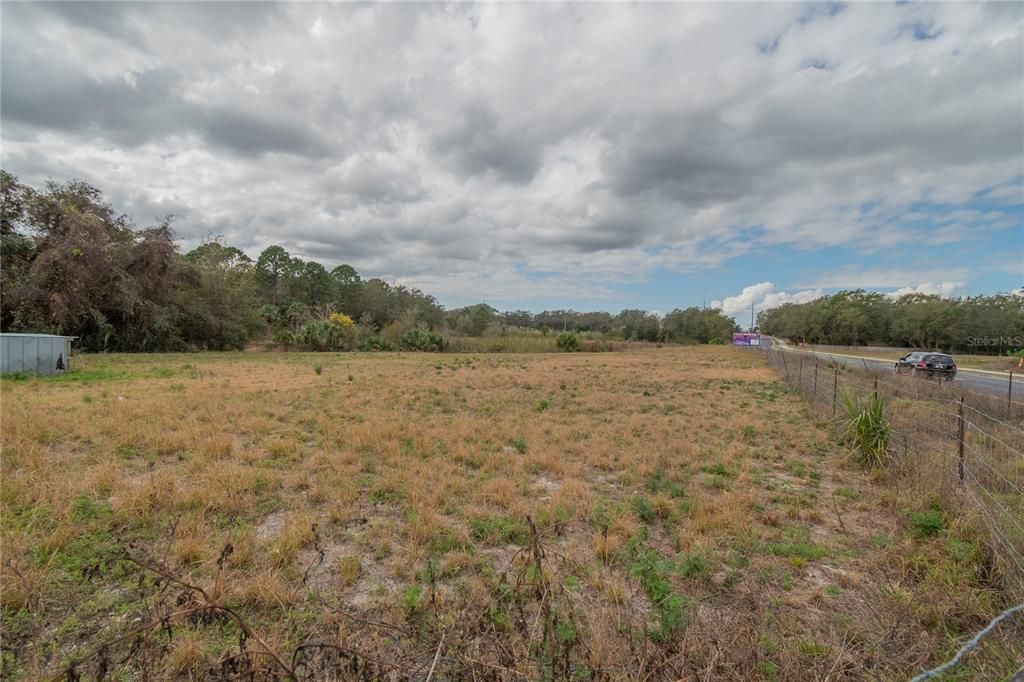 待售: $750,000 (2.11 acres)