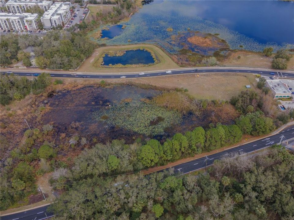 待售: $750,000 (2.11 acres)