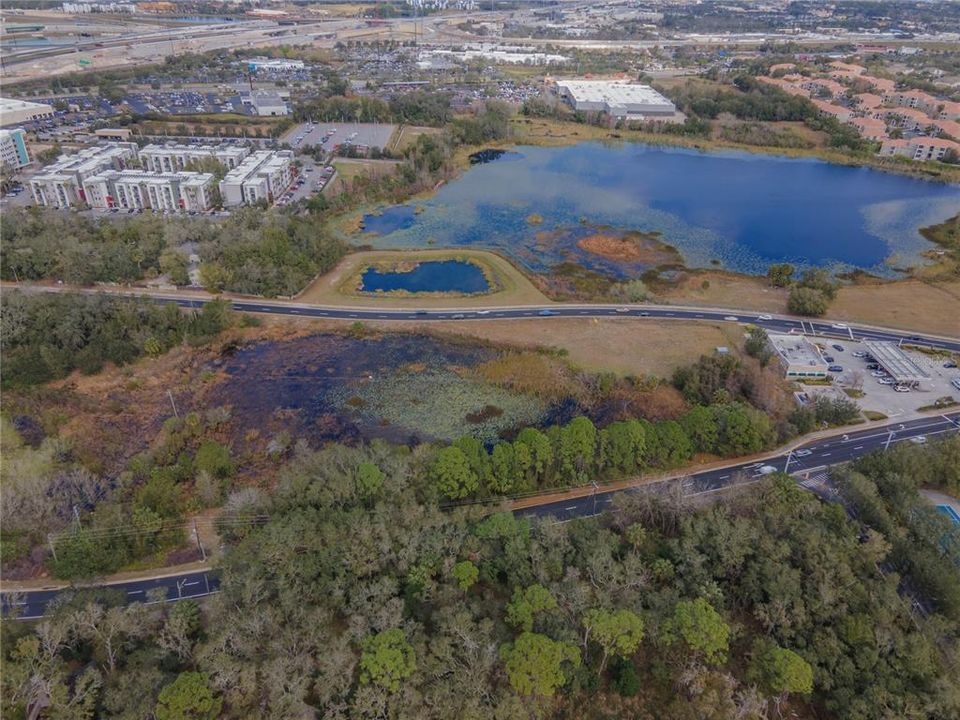 待售: $750,000 (2.11 acres)