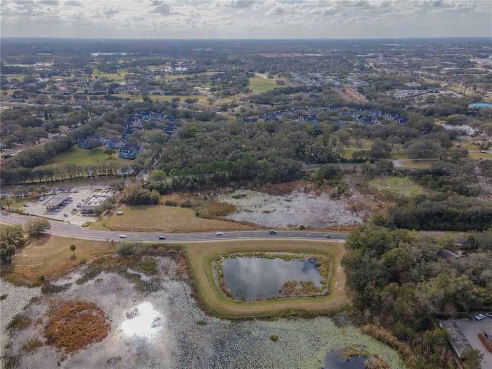 待售: $750,000 (2.11 acres)