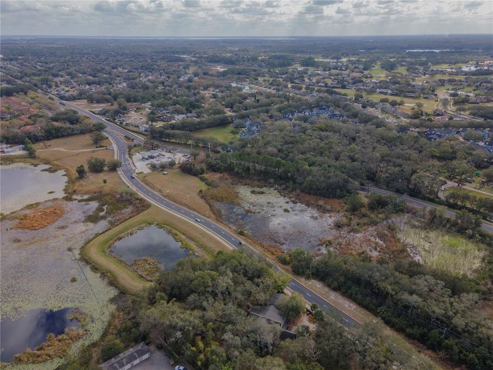 待售: $750,000 (2.11 acres)