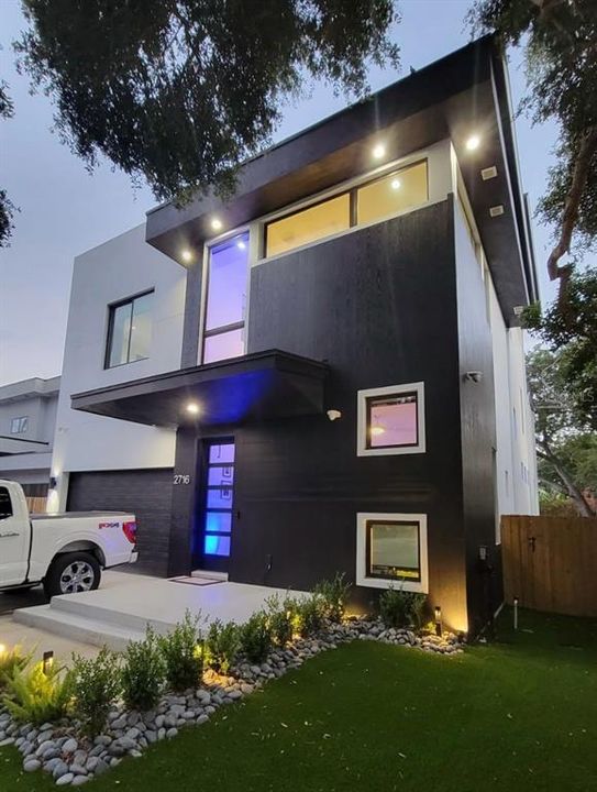 最近售出: $1,550,000 (4 贝兹, 2 浴室, 3066 平方英尺)