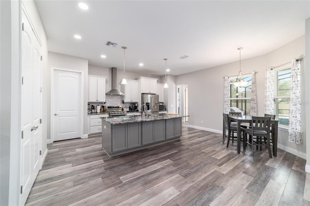 En Venta: $1,175,000 (3 camas, 3 baños, 2530 Pies cuadrados)