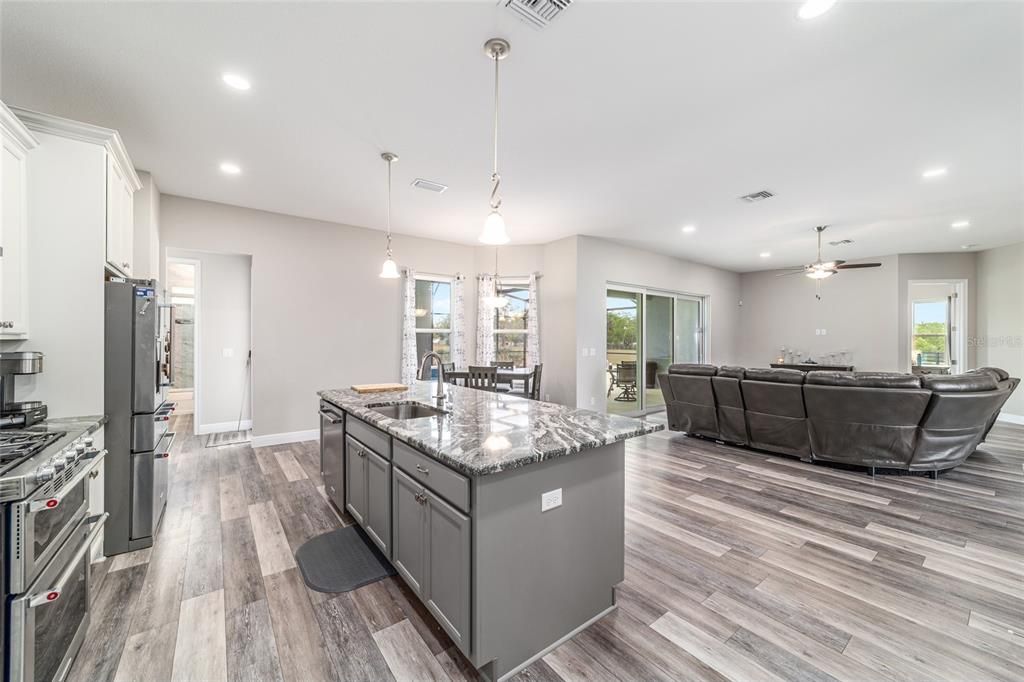 En Venta: $1,175,000 (3 camas, 3 baños, 2530 Pies cuadrados)