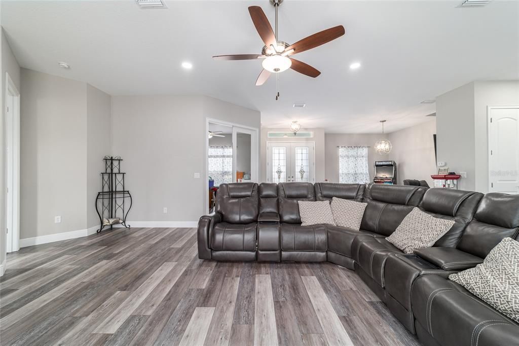 En Venta: $1,175,000 (3 camas, 3 baños, 2530 Pies cuadrados)