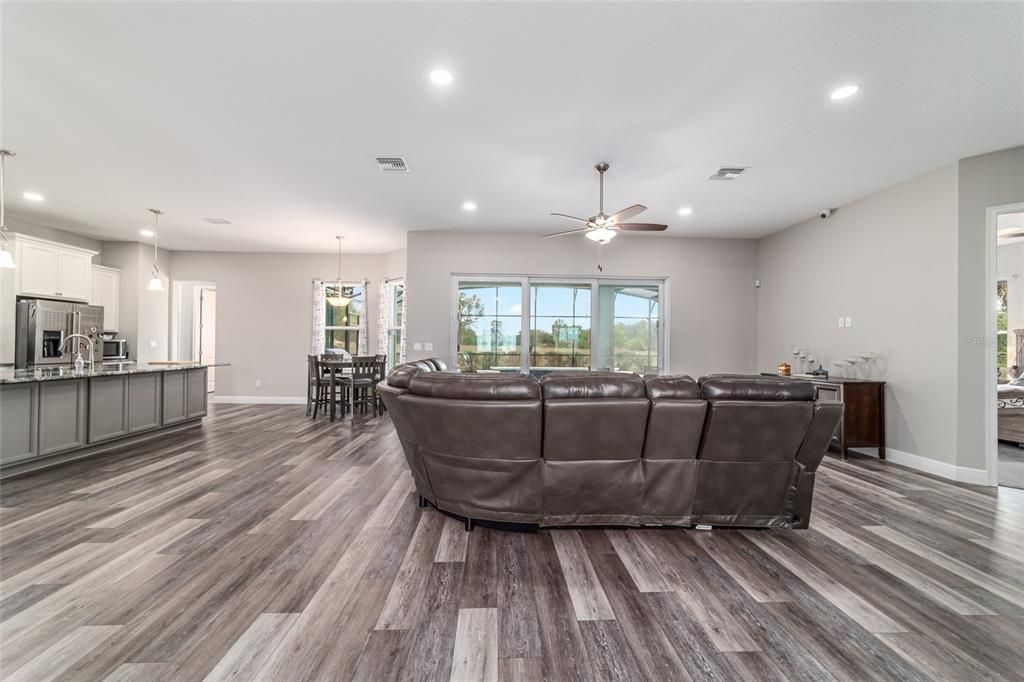 En Venta: $1,175,000 (3 camas, 3 baños, 2530 Pies cuadrados)